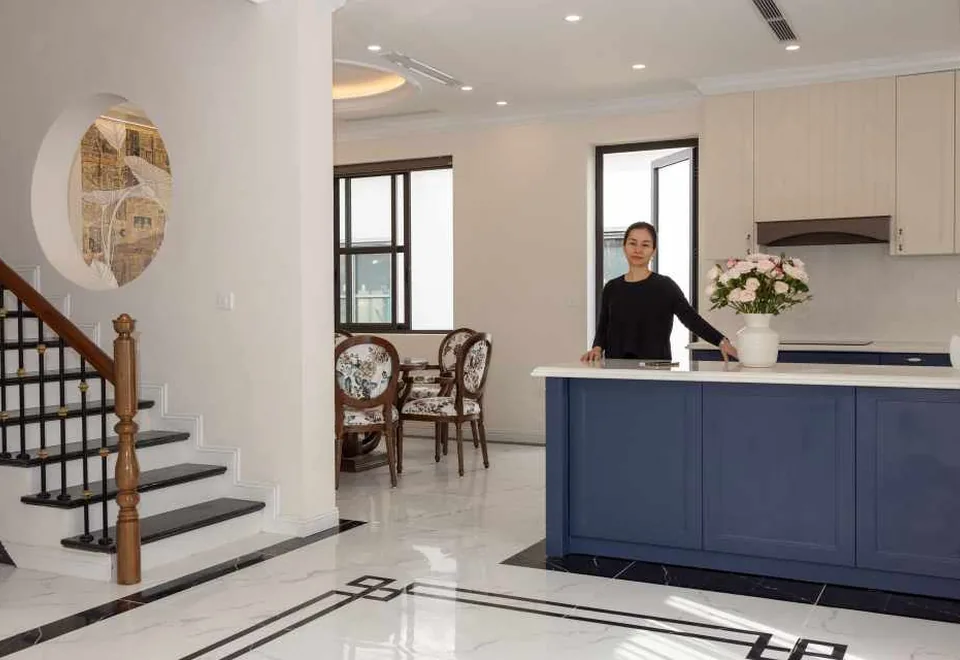 Light-filled contemporary interior